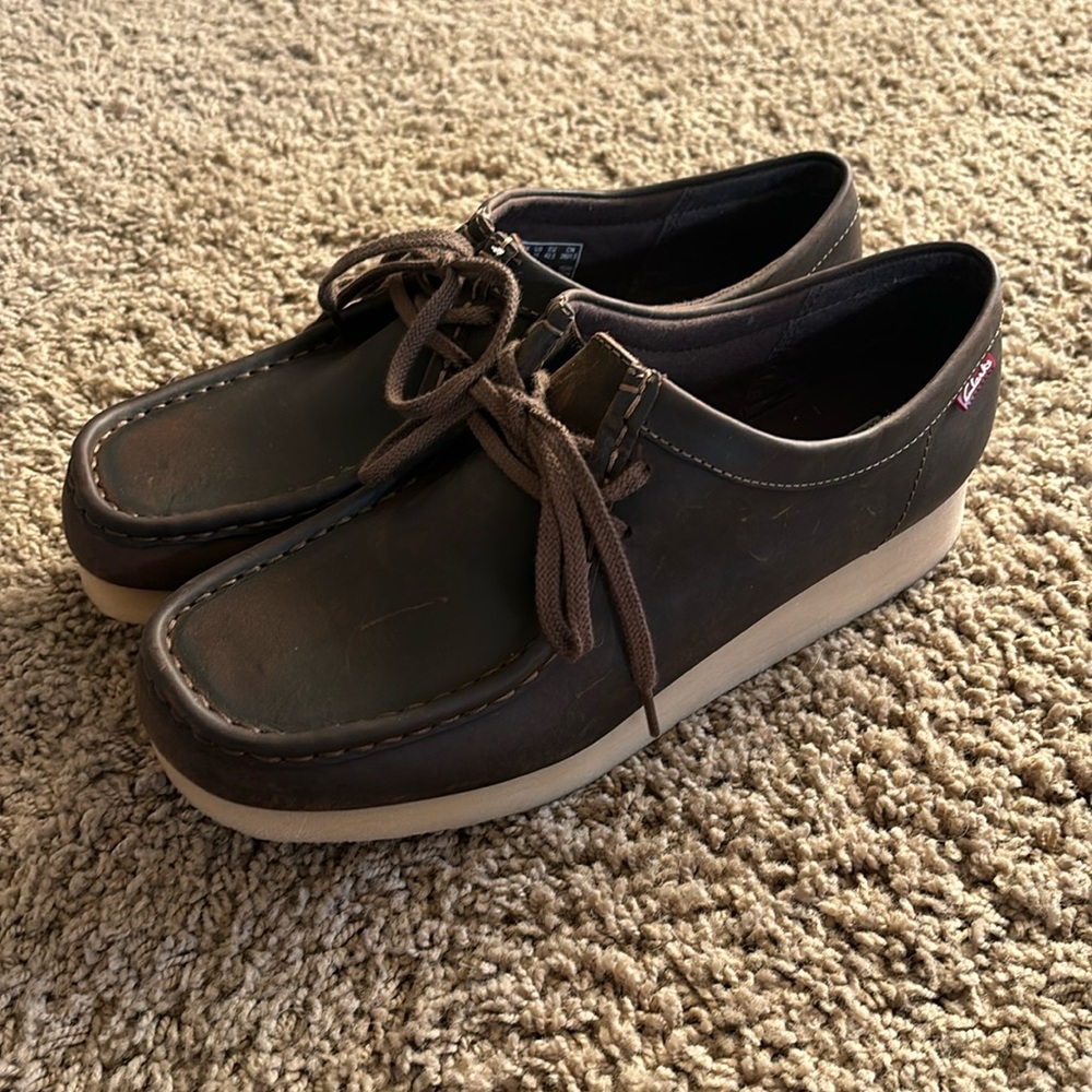 Clark’s low top Wallabees